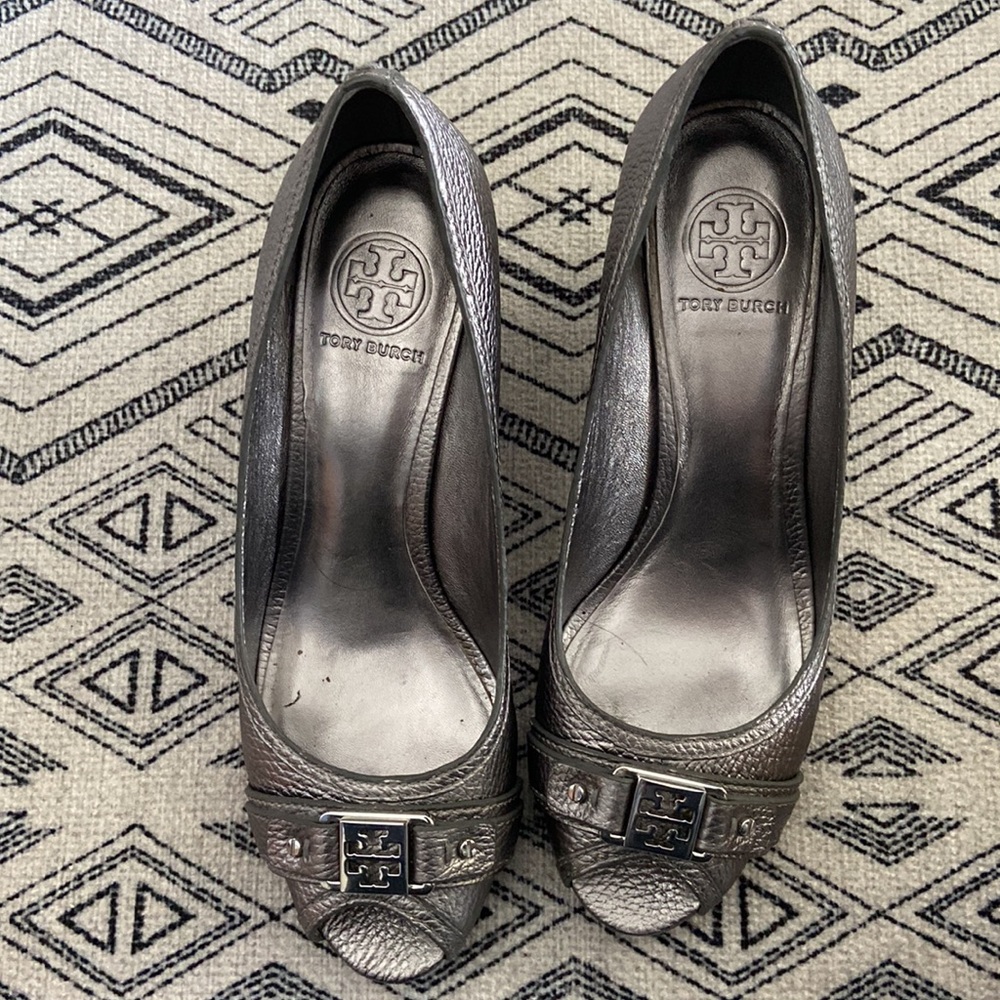 Tory Burch Metallic Pewter Leather Wedge Sandals - Picture 11 of 11